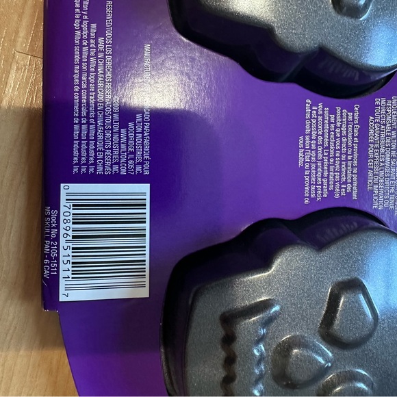 Wilton Skull Mini Cake Pan - Picture 4 of 4